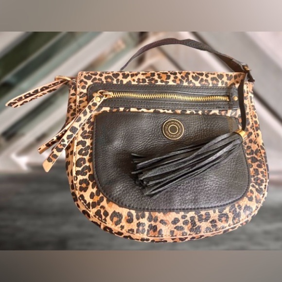 Isaac Mizrahi genuine pebble leather animal print crossbody bag - Picture 4 of 11